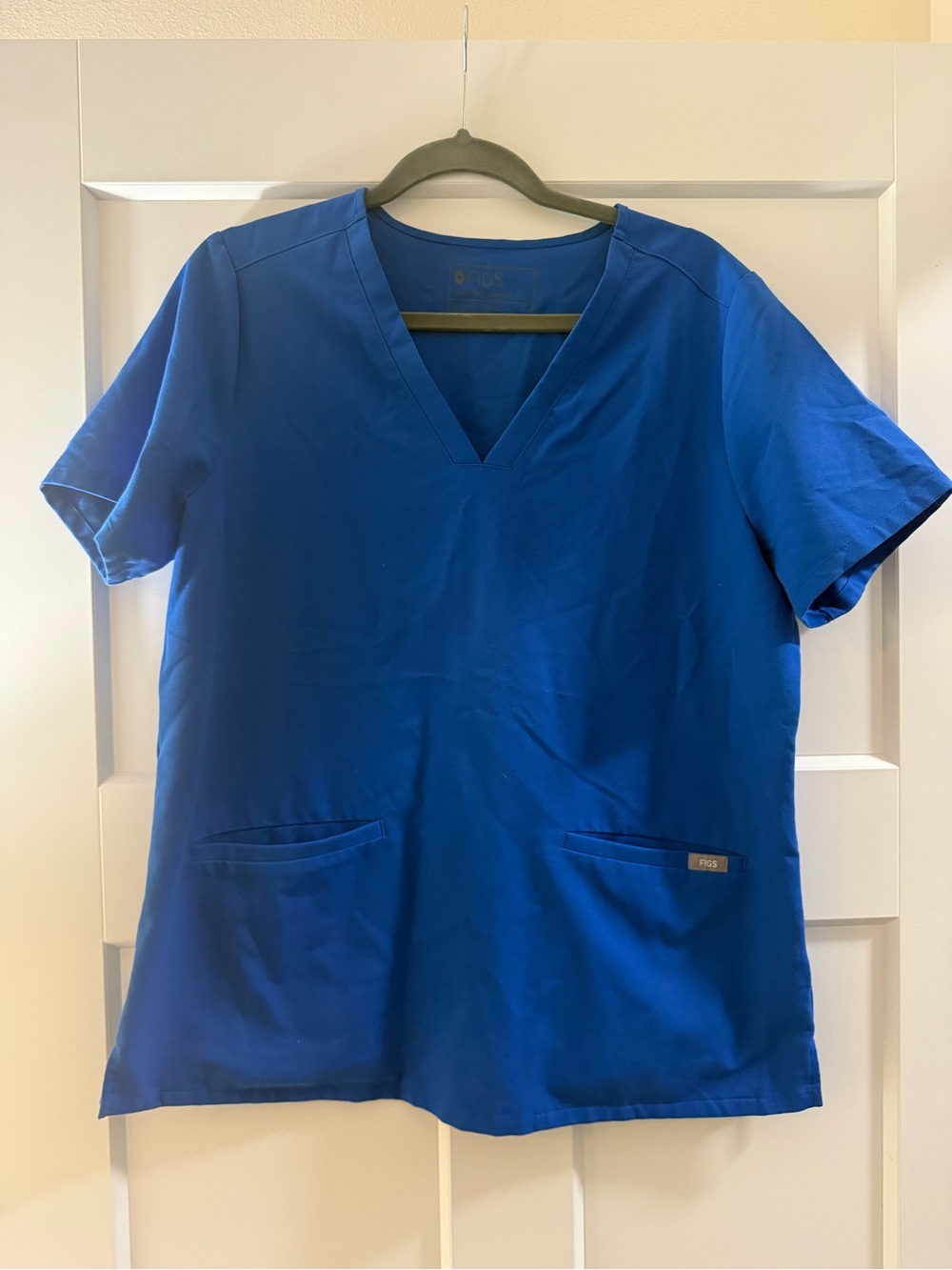 FIGS Technical Collection Women’s Scrub Top Size Large Royal Blue V-Neck